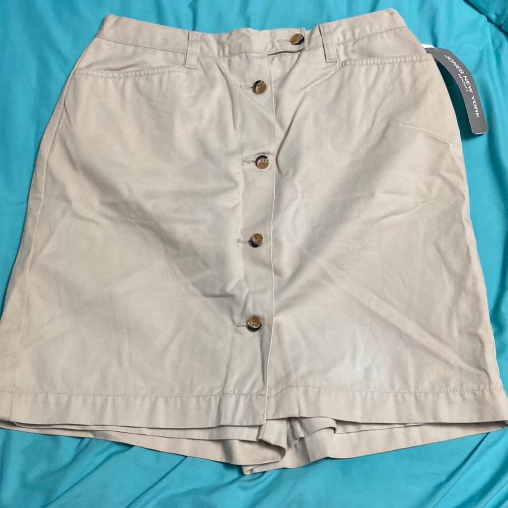 2/$20 Almond colored Jones New York skort NWT